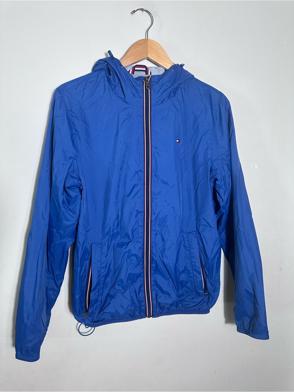 Tommy Hilfiger Men’s Blue Lightweight Hooded Sporty Y2K-Style Jacket